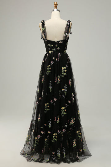 Abito da cerimonia lungo linea a nero tulle spalline sottili con ricamo